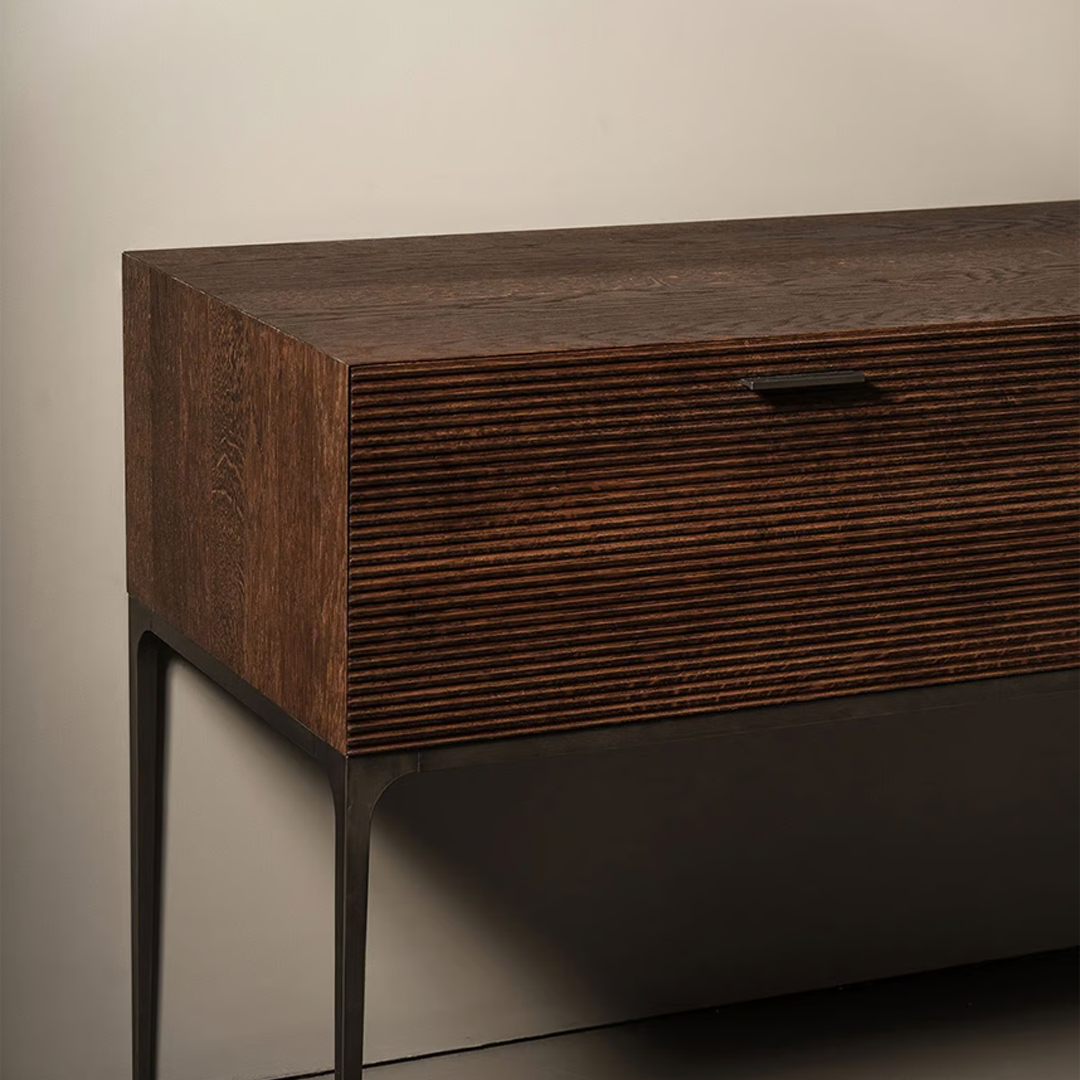 Mueble de baño Tintoretto
Diseño en color nogal, lavabo negro mate y materiales premium certificados. Sofisticación y funcionalidad para baños modernos.
KL810883-120