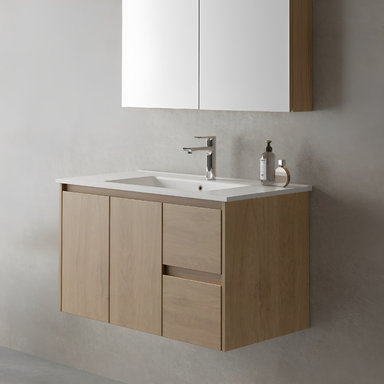 Mueble de baño Millet en madera natural con lavabo cerámico. Dos cajones y dos puertas con cierre suave. Diseño funcional, materiales premium y certificaciones internacionales.

SKU: WS810967-90