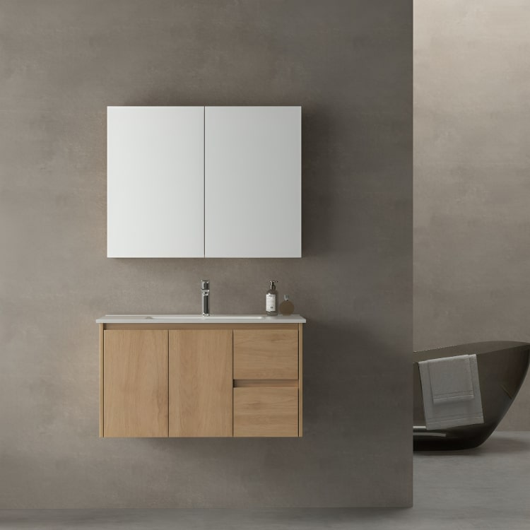 Mueble de baño Millet en madera natural con lavabo cerámico. Dos cajones y dos puertas con cierre suave. Diseño funcional, materiales premium y certificaciones internacionales.

SKU: WS810967-90
